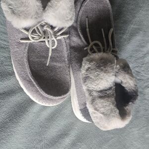 Cozy Gray Faux-Fur Lined Women's Slippers